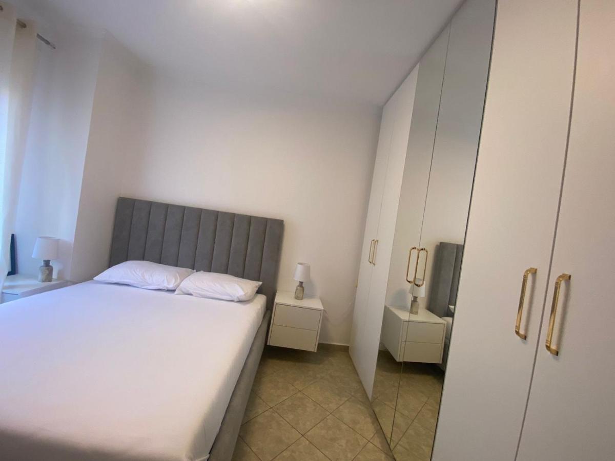 Guest House Open Room Durrës Exteriör bild