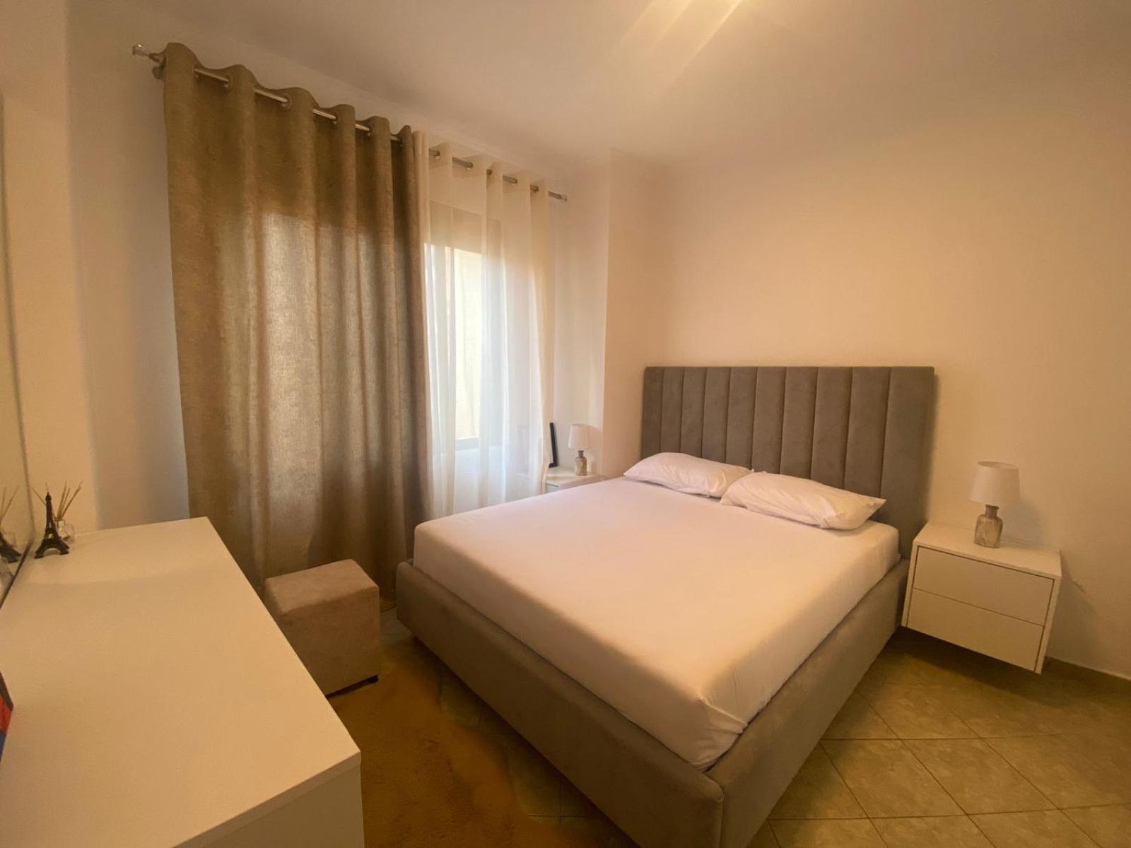 Guest House Open Room Durrës Exteriör bild